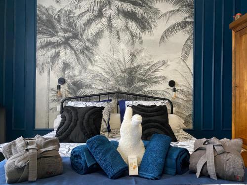Chambre Bleu Chic et Cosy piscine spa petit dejeuner au Chateau des Bourdons 4,5 km von Nevers entfernt