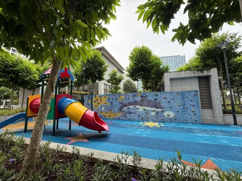 Area giochi per bambini, Lang Retreat Apartment - Resort Pool & Elite Gym in Phuoc Kien