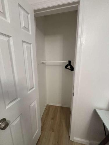 Entire Cozy Apartment Fully Renovated Modern Style in Норт-Брансуік (Нью-Джерсі)