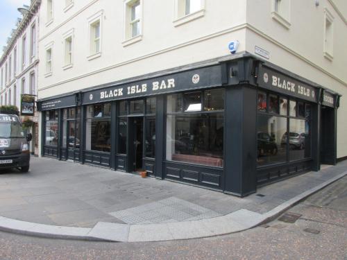 Black Isle Bar and Rooms - Accommodation - Inverness