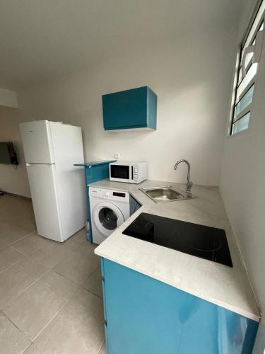 bucătărie, Havre de détente, F2 et studio en bas de villa avec piscine (Havre de detente, F2 et studio en bas de villa avec piscine) in Le Diamant