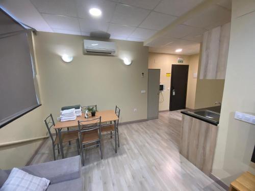 Estudios 85 - Cerca de Madrid, Toledo y Parque Warner in Parla