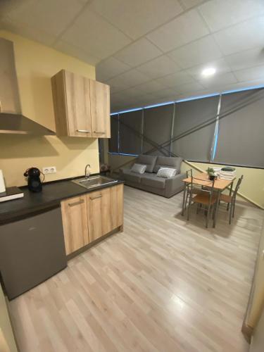 Estudios 85 - Cerca de Madrid, Toledo y Parque Warner in Parla