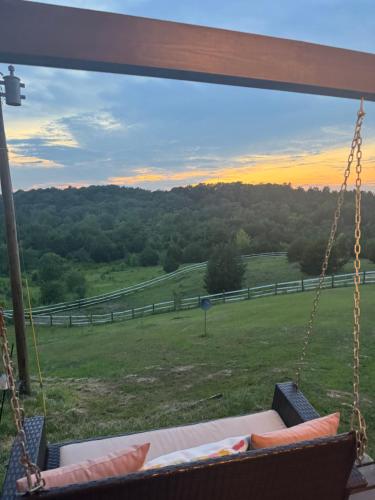 Kilátás, Sleepy Valley Cabin with Hot Tub & Scenic Views in Englewood (TN)