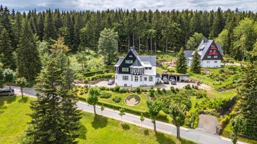Ahornallee - Erzgebirge in Kurort Bärenburg, Deutschland