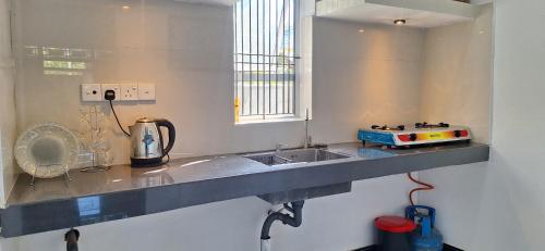 Kitchen, Corniche Villa and Rooms kattankudy in Kattankudy