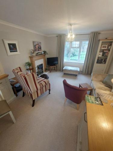 Beautiful Modern Cottage in Beaconsfield 3 bed in เบรคคอนสไฟล์