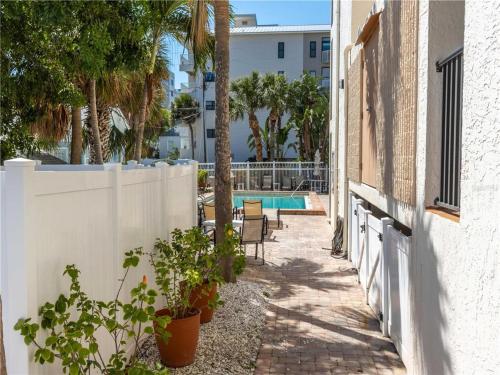 Surfside Condos 402 - image 5