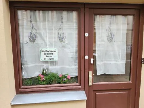 Halle, TOP -PREISE, große 79 qm SD FeWo, EG, wahlweise mit 1- 3 DZ, plus TV Lounge, Küche, Bad WC Einfach und gut, Langzeitmieter VB Preise in Halle an der Saale, Deutschland