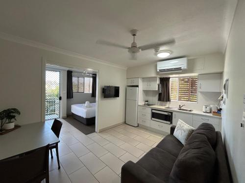 Luxury Coastal Escape at Endeavor Inn - Emu Park