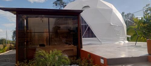 La cabaña de Ciela V Glamping con jacuzzi (La cabana de Ciela V Glamping con jacuzzi) in Latacunga