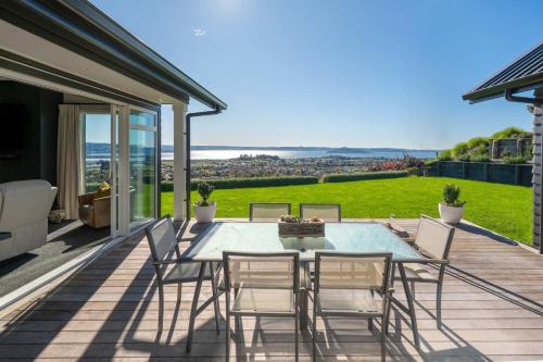 Jojo's Lookout - Stunning Lake Views with Spa in ลินมอร์