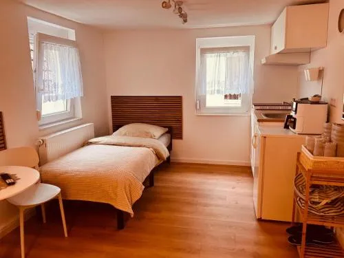 Traumhaft modernes Zimmer mit 2 Einzelbetten Gemeinschaftsbad- WC in Aldingen, Deutschland