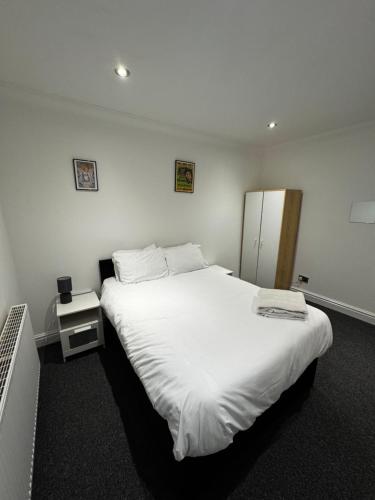 No 4 AT SANDRINGHAM - LARGE 2 BED NEAR SEFTON PARK, Liverpool (photo 5)