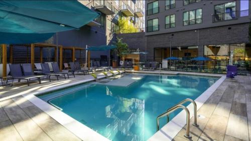 City-View Luxe Stay 7 Mins to Mercedes-Benz in English Avenue