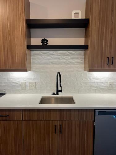 City-View Luxe Stay 7 Mins to Mercedes-Benz in English Avenue