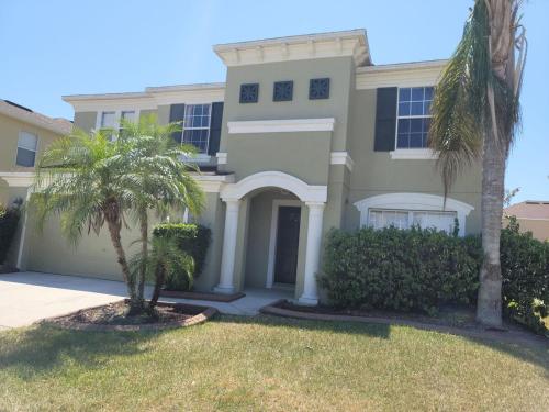 The Royal Oaks in Poinciana