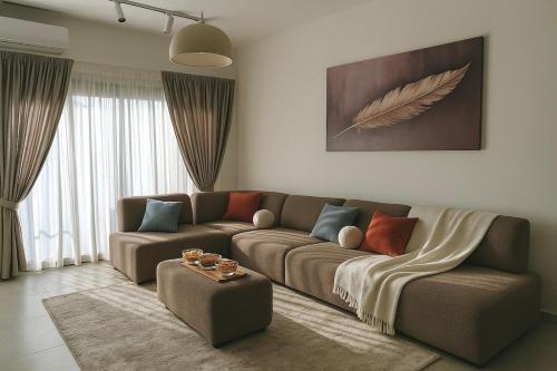 Sunlit Comfort-Designer Flat In Privado Madianty