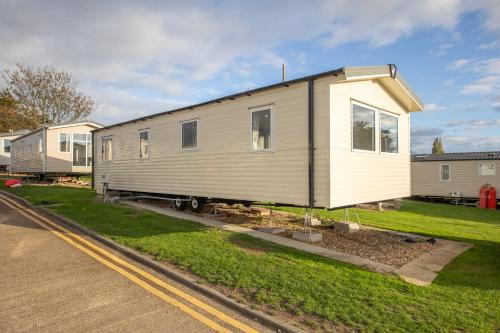 All in Haven - 3 Bed Brand New Caravan Valley Farm – khách sạn tại St Pauls