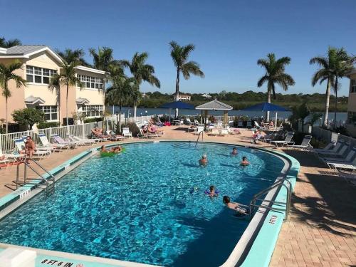 Barefoot Beach Resort in Indian Shores Minutes from Clearwater Beach