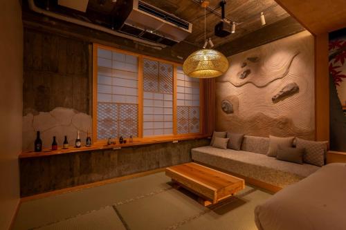 sumica 浅草 花鳥 "お米と日本酒が体験できる静かな和モダンな空間"