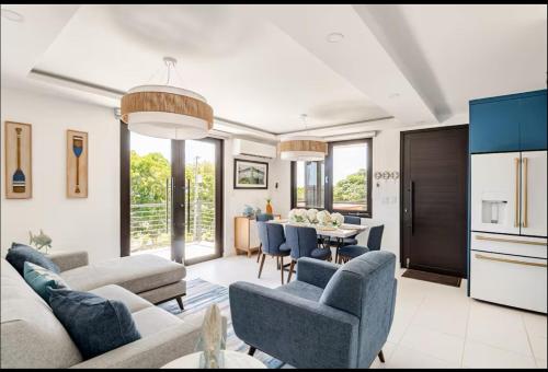 Casa Blue Laguna II |"Tropical Escape with Ocean Views I Steps to Bio Bay & Seven Seas I Guest Disco – khách sạn tại Cabezas