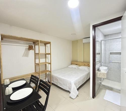 Flat funcional mobiliado com cozinha e WC privativo apt104 in เอนกรูซิลยาดา