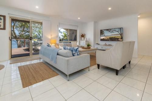 Luminara Luxury Lakefront in Smiths Lake