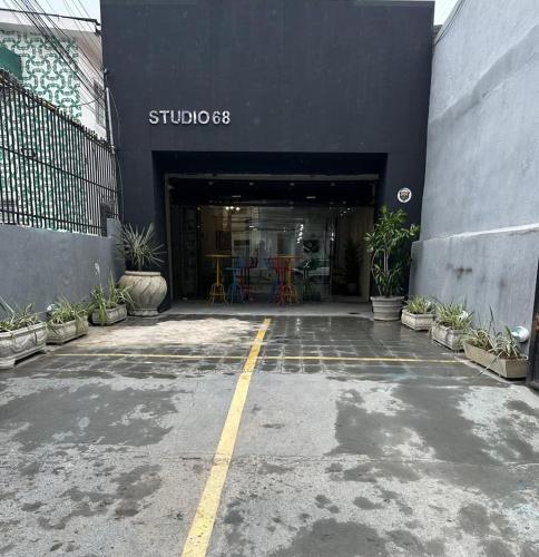 Flat funcional mobiliado com cozinha e WC privativo apt105 in เอนกรูซิลยาดา