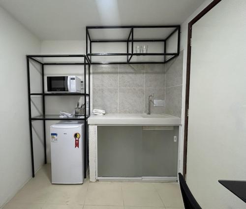 Flat funcional mobiliado com cozinha e WC privativo apt105 in เอนกรูซิลยาดา