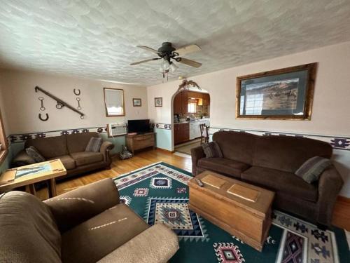 Cozy Cottage Rental for Six on a Working Ranch in Crawford, Nebraska in เชดรอน (เนแบรสกา)