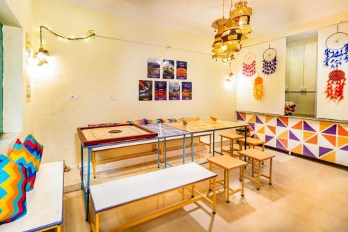 Létesítmények, goSTOPS Mussoorie, Library Road in Barlow Ganj