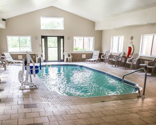 Quality Inn - image 8