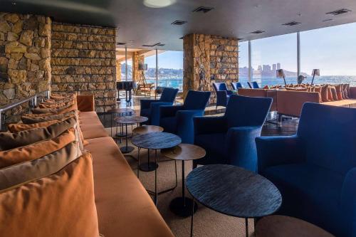Pub/salon, Radisson Blu Acqua Hotel & Spa Concon in Concon