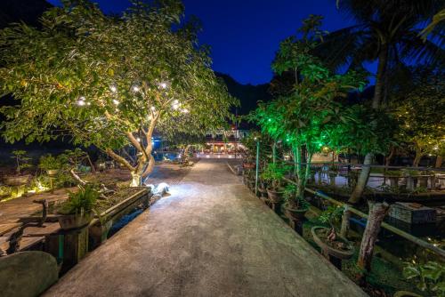 Вход, Cat Ba Serena Homestay And Swimming Pool in Катба