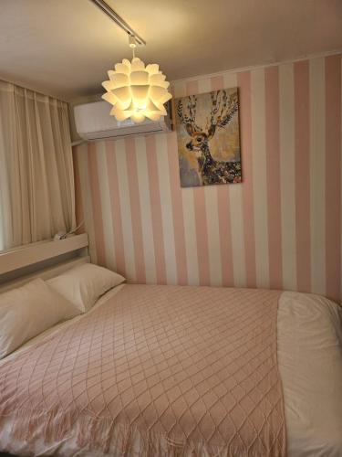 Itaewon 7-min Entire House w Private Terrace Sleeps 8 Welcome Meal Free Bibimbap 1 time per stay