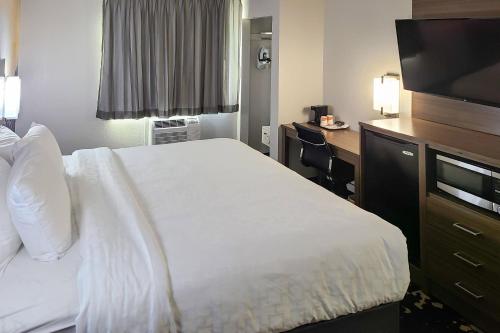 Clarion Pointe Bettendorf - Quad Cities - image 6