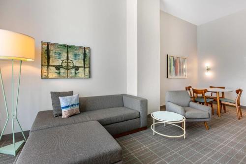 Cambria Hotel Los Angeles LAX Airport - image 3