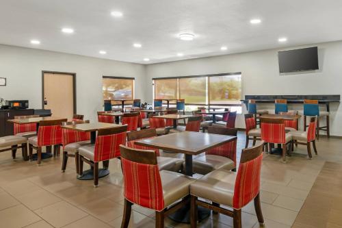 餐飲選擇, Comfort Inn & Suites Kansas City - Northeast in 威尼通卡