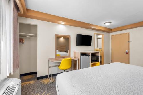 Econo Lodge Woodbridge in Iselin, USA