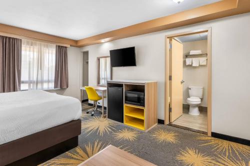 Econo Lodge Woodbridge in Iselin, USA