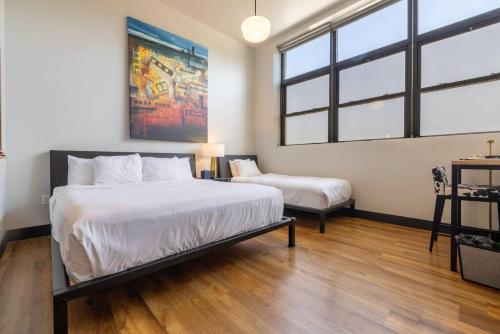 2 queen beds