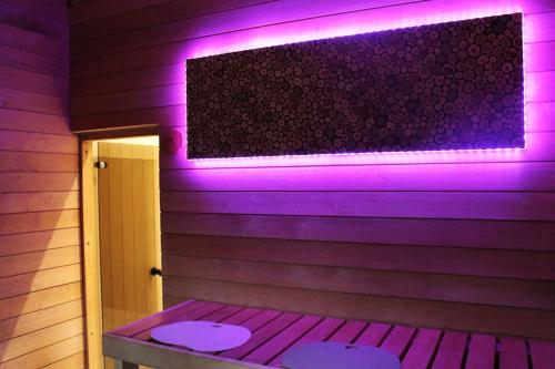 Metsamajake Hubert sauna ja mullivanniga looduse keskel in Kolga