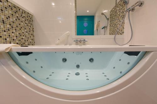 Hotel Regina Bordeaux Gare Saint-Jean - image 12