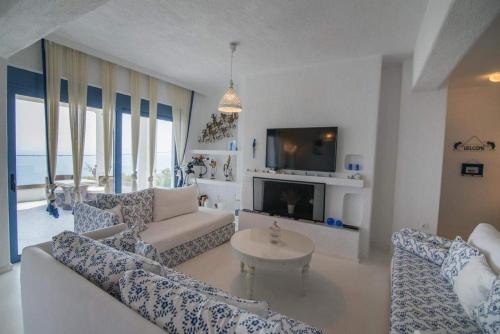 White Blue Luxury Villa 1 in Pefkali (Korinthia)
