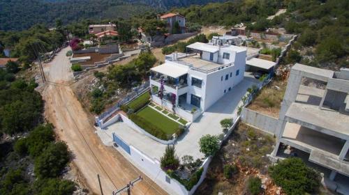 White Blue Luxury Villa 1 in Pefkali (Korinthia)