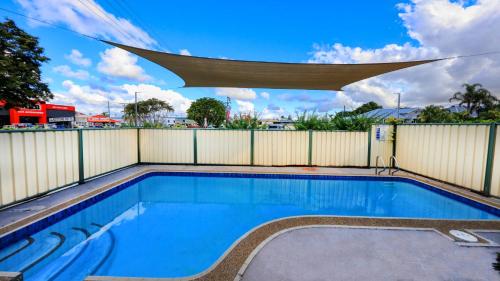 Swimming pool, Tropical Gateway motor inn in Rockhampton