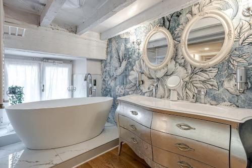 Peruzzi Royal Suite