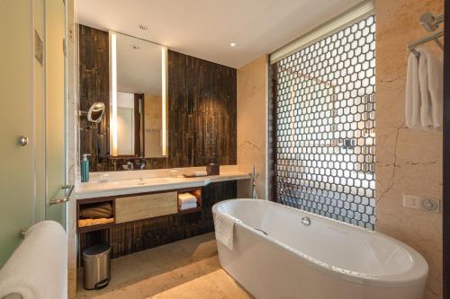room detail thumbnail 2