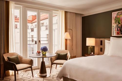 room detail thumbnail 1